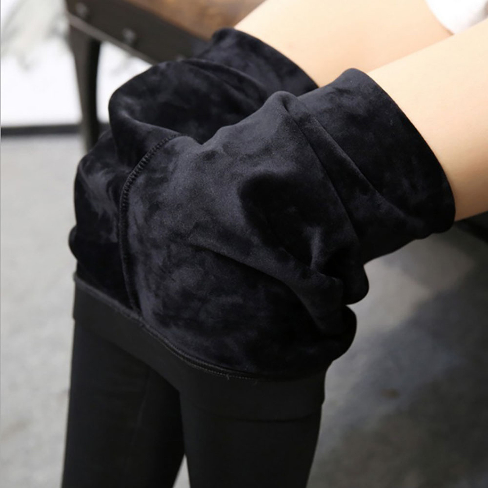 thumbnail image 4 of Leggings de imitación de cuero de cintura alta para mujer: pantalones elásticos de cuero sintético, diseño informal liso, cintura elástica, aptos para deporte y uso diario, 4 of 8